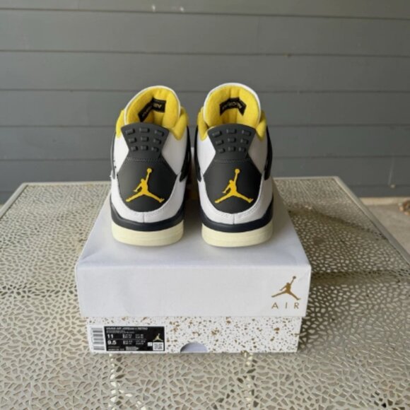 Jordan 4 Vivid Sulfur - Picture 5 of 6